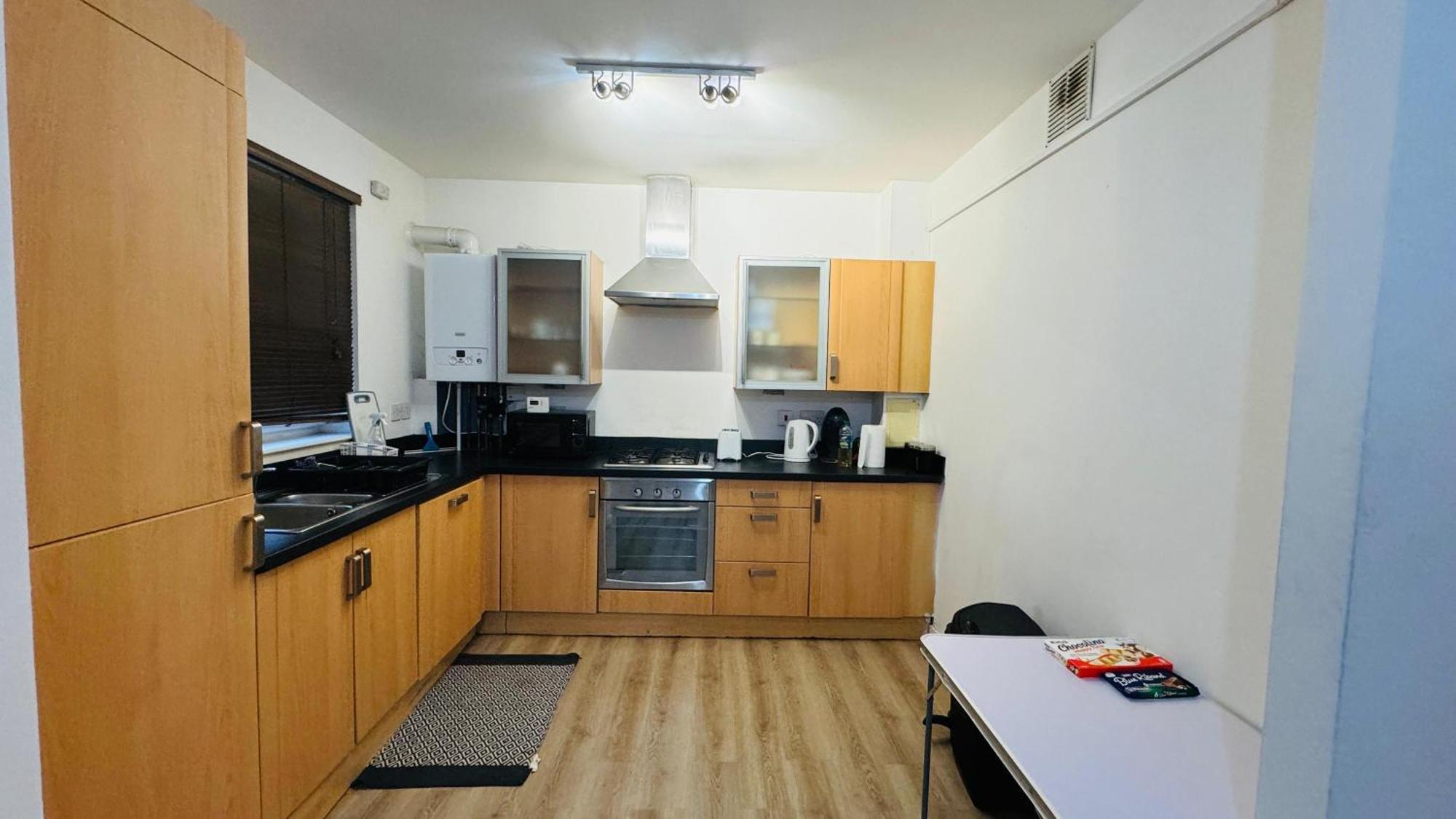 Fabulous 1Bed 1Bath Ground Floor Shared Accommodation ,Only Double Room Edinburgh Ngoại thất bức ảnh